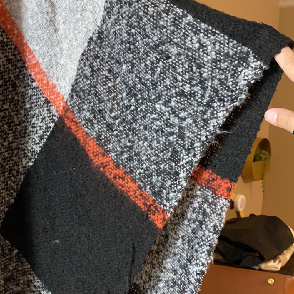 Winter Shawl - Picture 2 of 2